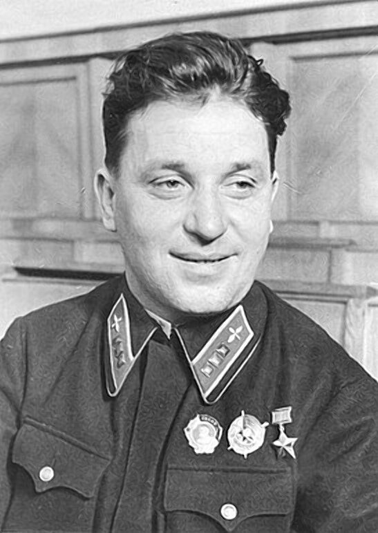 Георгий Петрович Ларионов (27 апреля 1908, Санкт-Петербург — 20 июля 1941, Кякисалми) — лётчик времён Великой Отечественной войны, командир звена, затем эскадрильи 7-го истребительного авиационного...