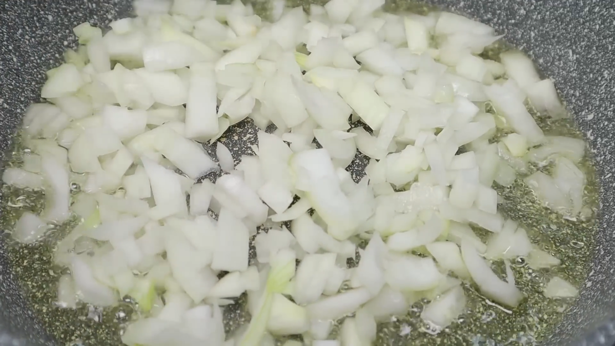 1 луковица. Оливковое масло.