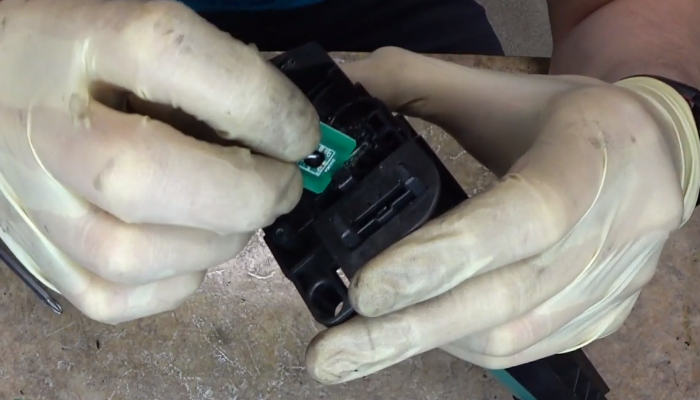 Фото 87. Поднимаем магнитный ролик с одной стороны