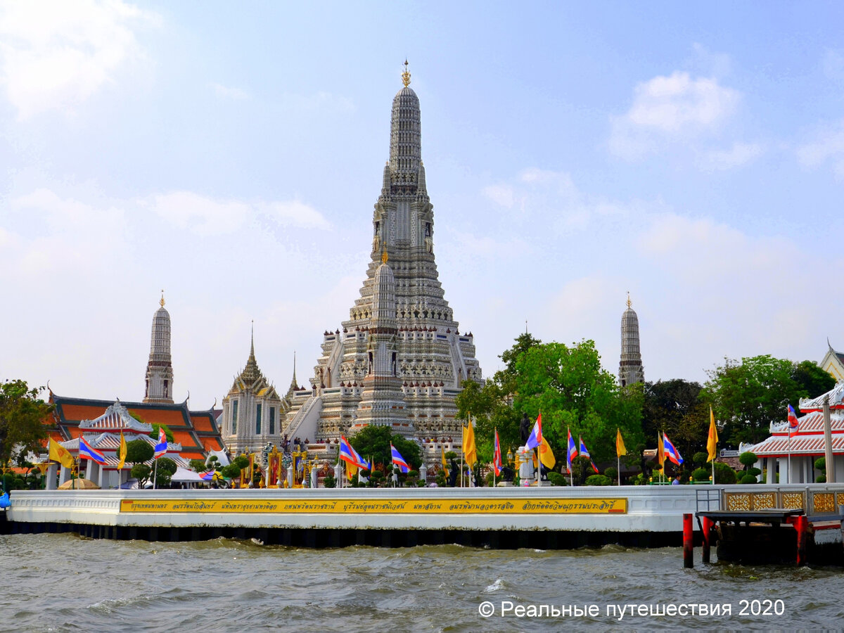 Храм Wat Arun на берегу реки Чаупхрая в Бангкоке. Фото автора.