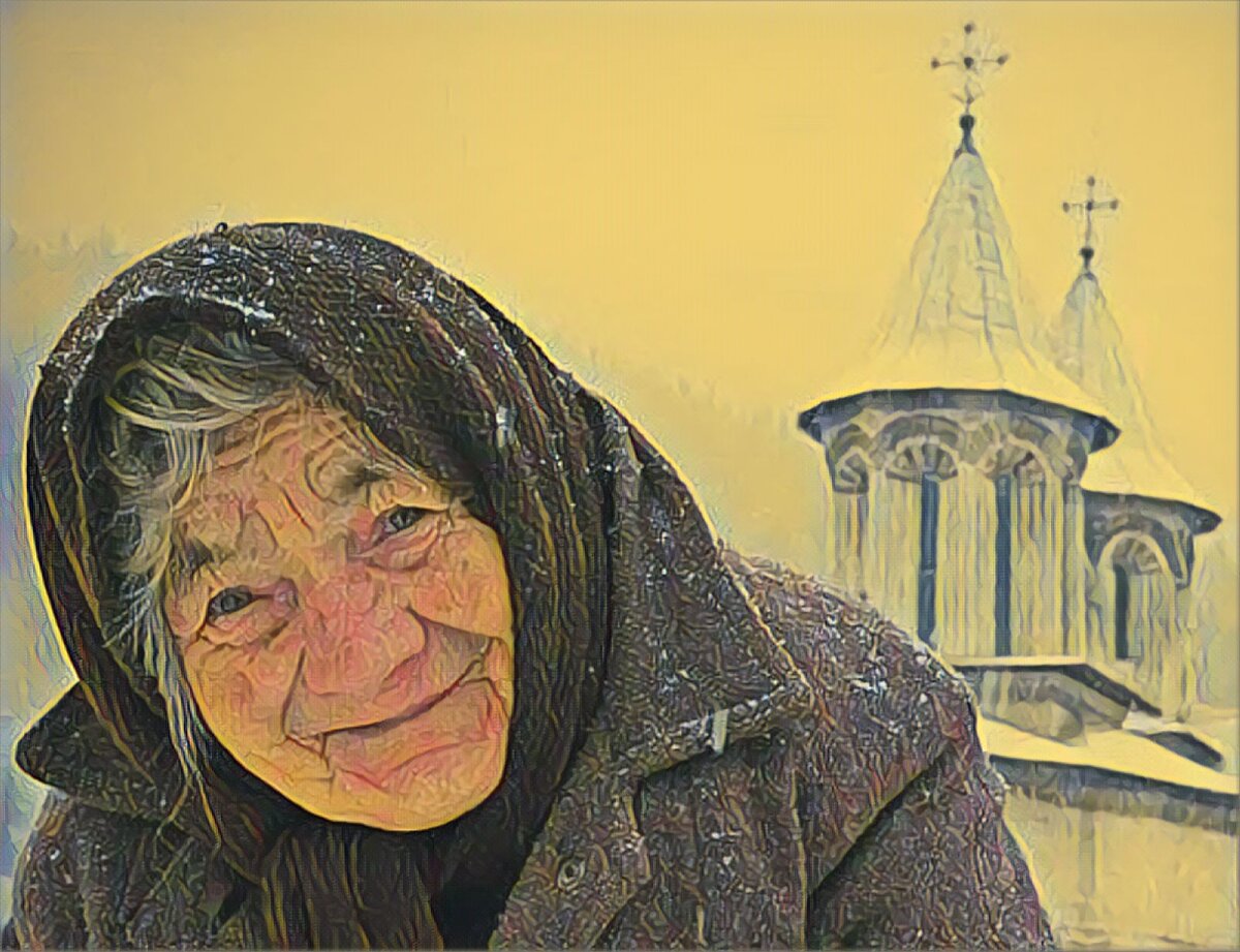 Зинаида Максимовна у храма