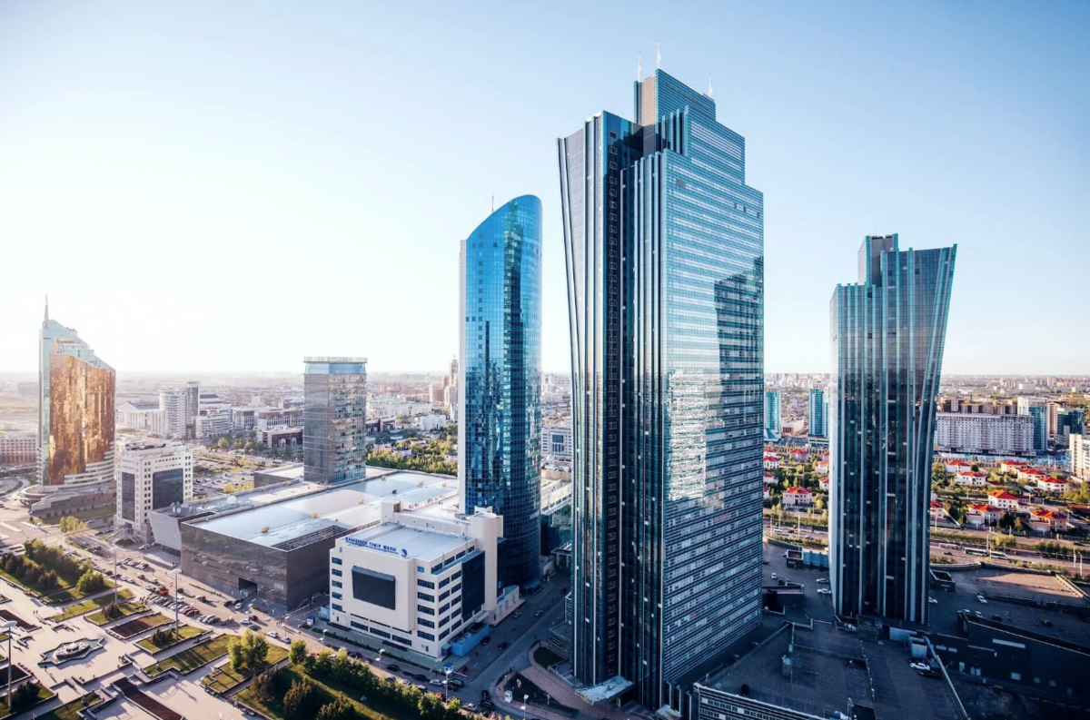 Nur sultan. Изумрудный квартал Нурсултан Астана. Нурсултан Астана небоскребы.