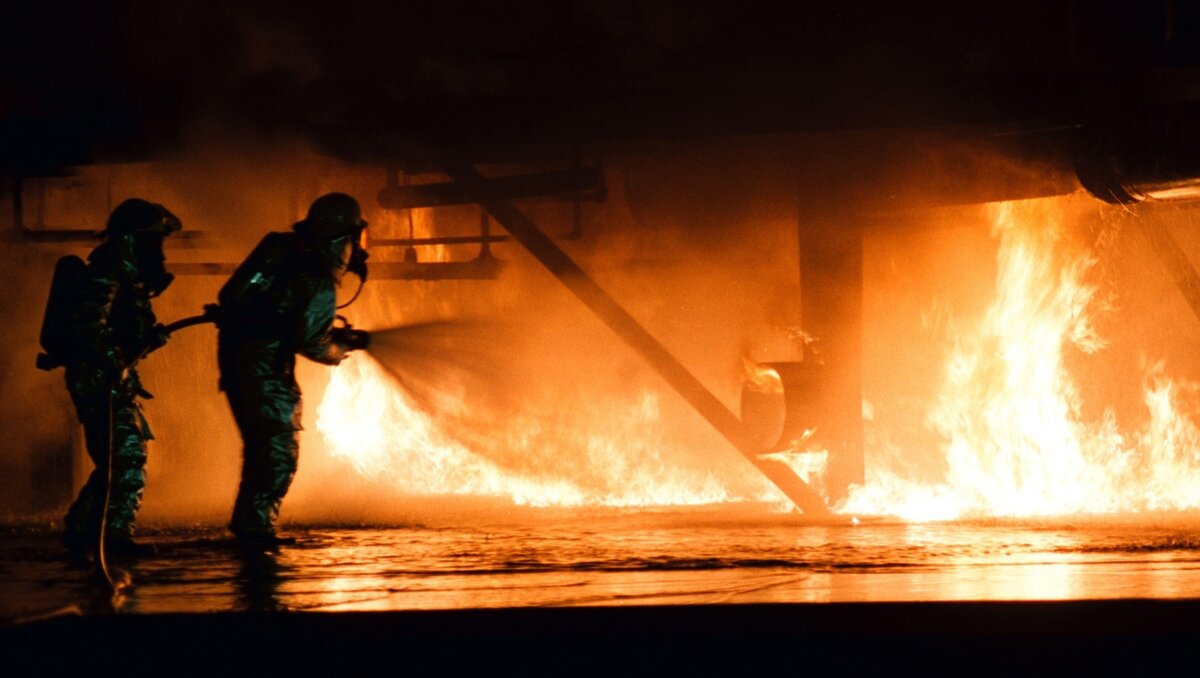     В Ростове после пожара в подвале жилого дома обнаружили останки неизвестного мужчины, об этом сообщили в пресс-службе ГУ МЧС по Ростовской области.