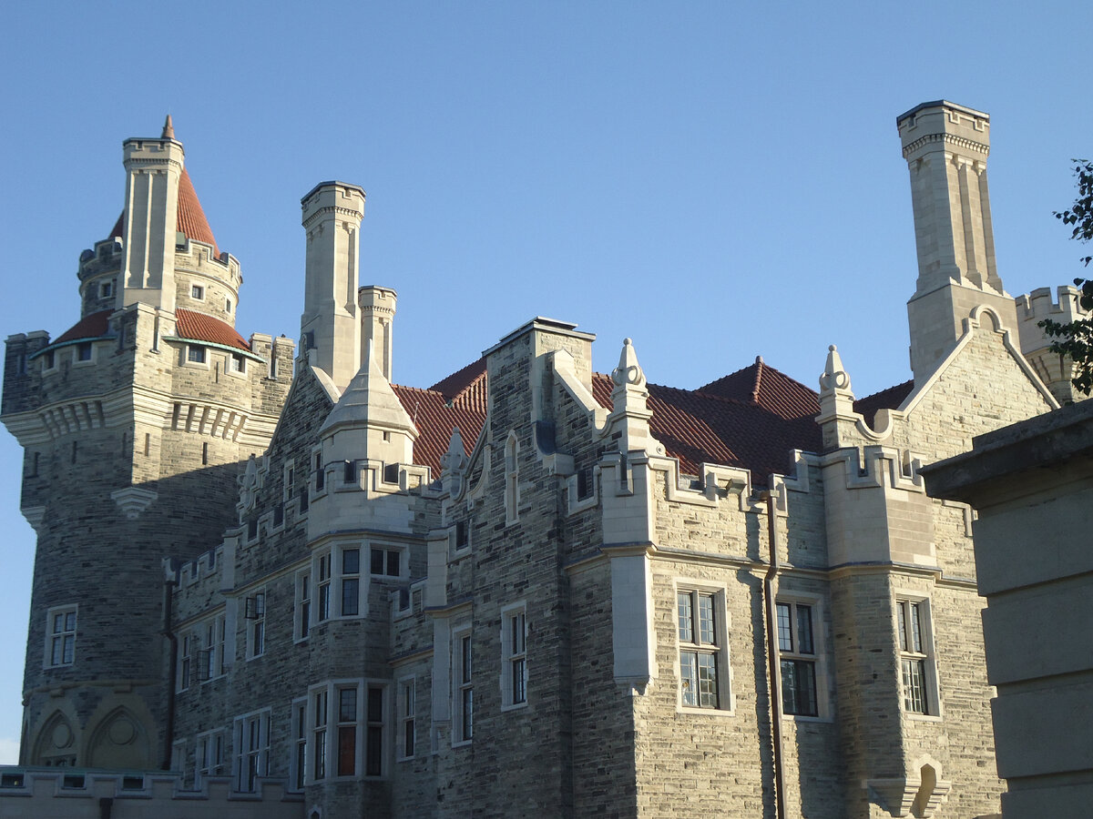 Casa Loma - замок в Торонто, про него будет отдельная история