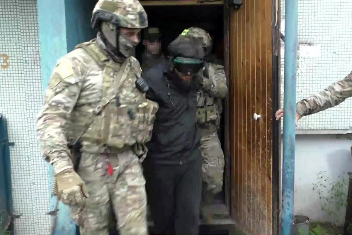 террористы в вологде. террористы в вологде. снайперы фсб ловят террористов. антитеррористические учения спецназ. освобождение заложников на объектах уис.