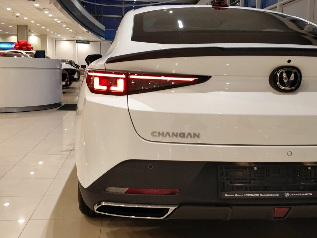 В России стартовали продажи нового седана D-класса. Источник иллюстрации - auto.ru