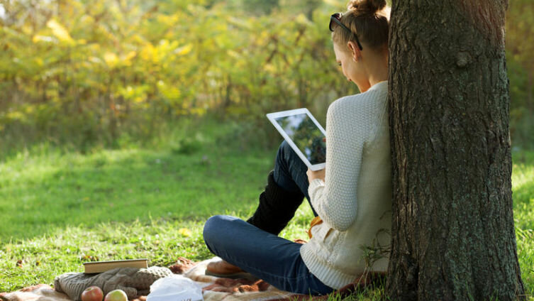    Нужна ли грамотность в Интернете? Фото: Rasstock, Shutterstock.com
