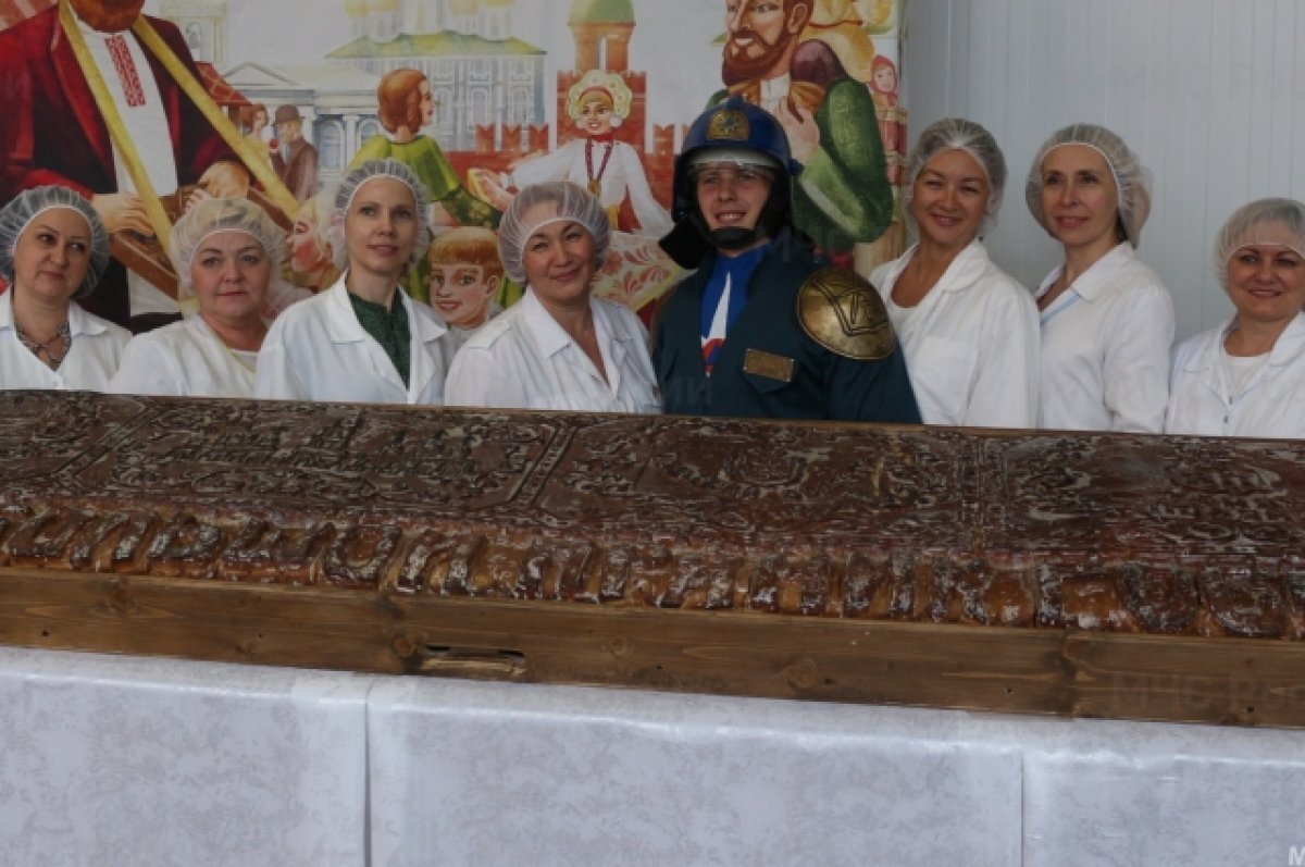    Кондитеры в Туле испекли пряник весом 143 килограмма