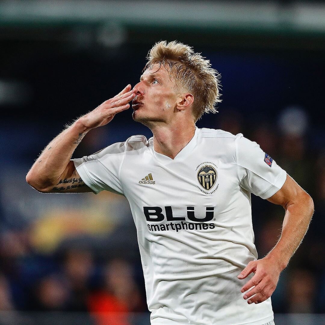 Вайсс радуется после забитого гола