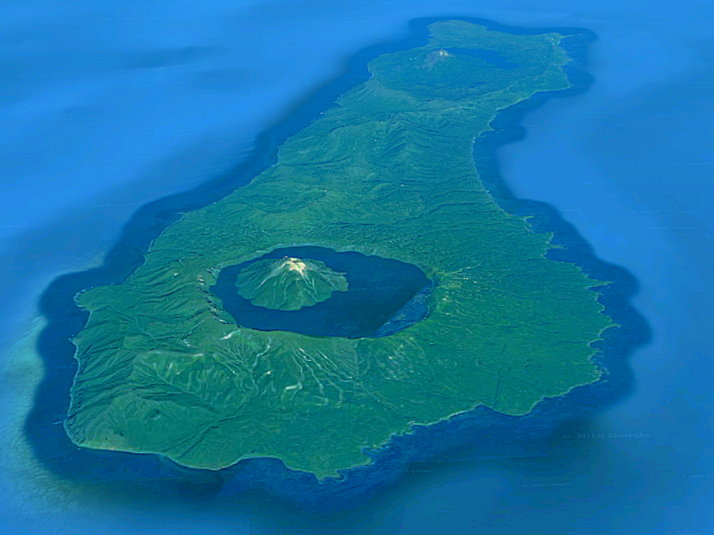 Кольцевой остров. Остров Онекотан Курильские острова. Вулкан Креницына озеро кольцевое. Озеро Онекотан. Вулкан на острове Онекотан.