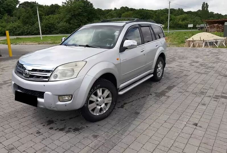 Кузов гниет и довольно сильно, особенно в районе днища.