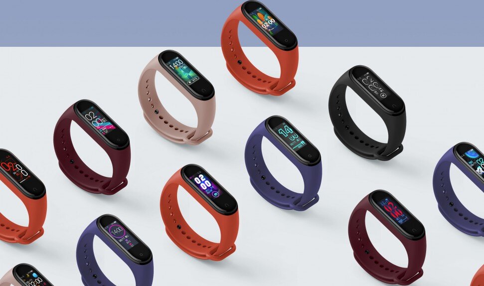 Версия Xiaomi Mi Band 4 с NFC будет поддерживать оплату AliPay, что для нашей страны не актуально. Будет ли поддерживать Mi Band 4 MiPay - неизвестно. Если MiPay поддерживаться не будет - версия Mi Band 4 с NFC будет не актуальна для России.  Mi Band 4 оснащён шестиосевым акселерометром способным различать множество движений, в том числе и удары, что позволяет отслеживать различные спортивные виды деятельности. К тому же, теперь Mi Band 4 можно использоваться для плавания, так как помимо влагозащиты у него появилась поддержка давления воды до 5 АТМ.