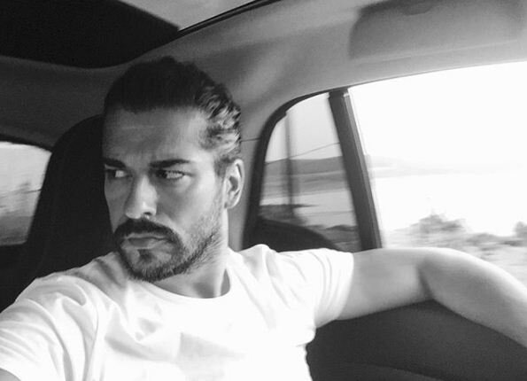  Бурак Озчивит , https://www.instagram.com/burakozcivit/