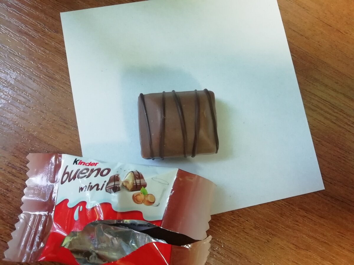 Маленькие, конечно. Но вкус приятный. Фирменный молочный шоколад - кому он не нравится то?))) Но в дальнейшем воздержусь от покупки этих заморских сладостей - не по карману, оказались)