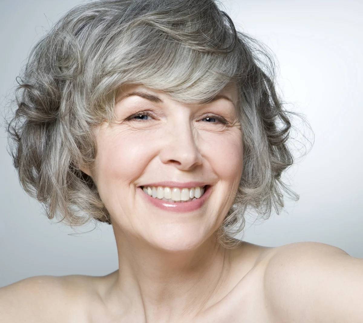 Beauty women old. Лицо взрослой женщины. Взрослая женщина улыбается. Красивые женщины после 40 лет. Портрет взрослой женщины.