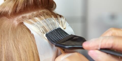 Как покрасить волосы в домашних условиях: эти советы спасут от неудач