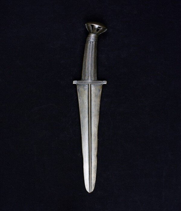 https://cdn.pixabay.com/photo/2018/04/03/15/53/knife-3287124_960_720.jpg
