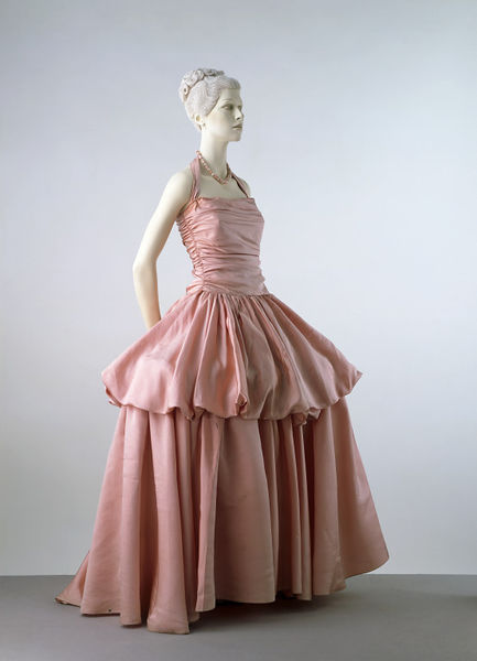 Вечернее платье, Эдвард Молино, 1939. Из коллекции музея Виктории и Альберта (Лондон)