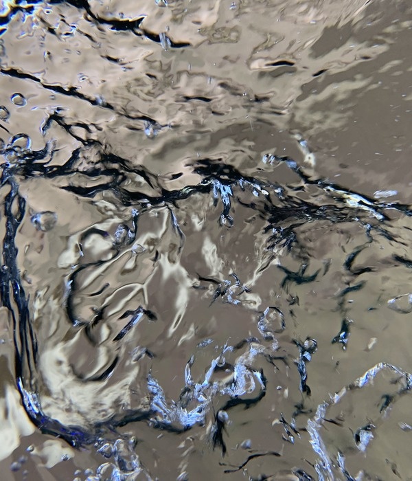 https://burst.shopify.com/photos/reflective-water-texture?q=drinking+water