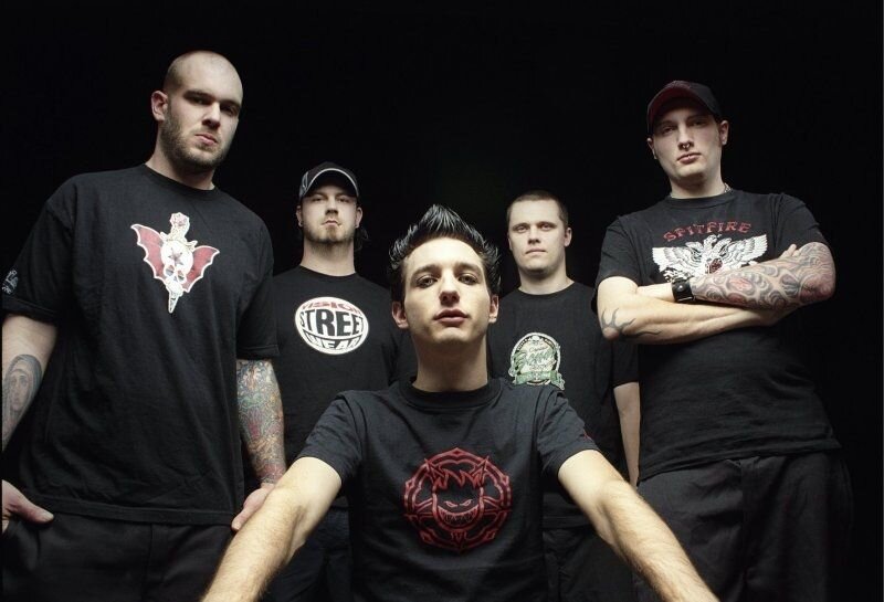 Caliban. Гоняют одну и ту же волыну почти 10 лет. Песни стало невозможно отличить.