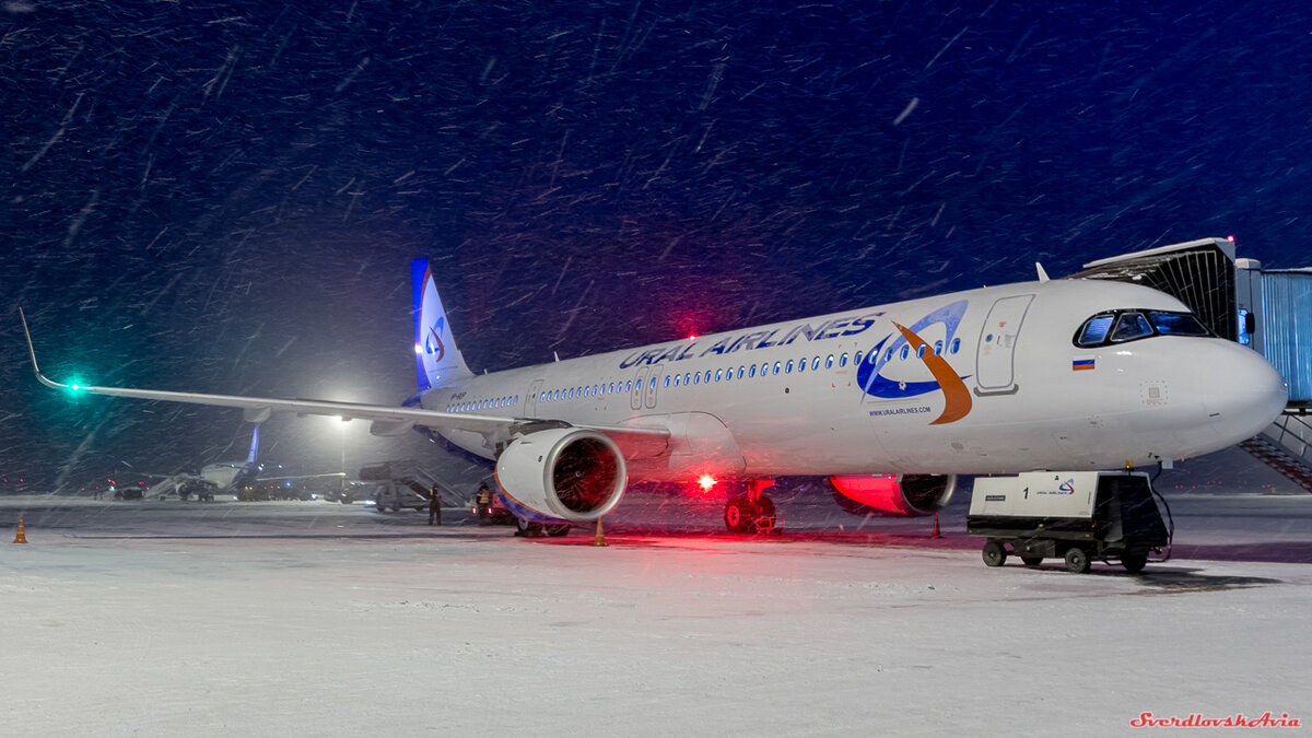 Airbus a321neo уральские. A321 Neo Ural. A321neo Уральские авиалинии. Аэробус а321 Нео уральских авиалиний. A320 Ural Airlines Кольцово.