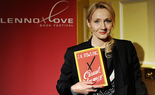 «Случайная вакансия» Джоан Роулинг – история о том, как в городке оказывается свободным мэрское кресло и за него разворачивается нешуточная борьба. Это первый «взрослый» роман Роулинг после сериала о Гарри Поттере. Поклонники писательницы с энтузиазмом скупили тираж «Случайной вакансии» и… были немало разочарованы – слишком уже непохожа эта книга на «поттериану». Собственно, несоответствие ожиданиям и есть главная причина, которую называют люди, объясняя потерю интереса к тексту.