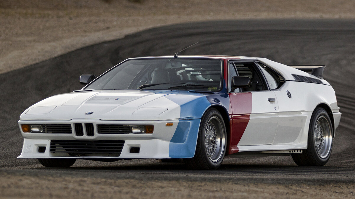 BMW M1 в фирменной раскраске "BMW M Performance"