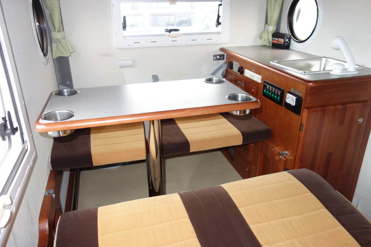 Салон автодома на базе Mazda Scrum 4WD