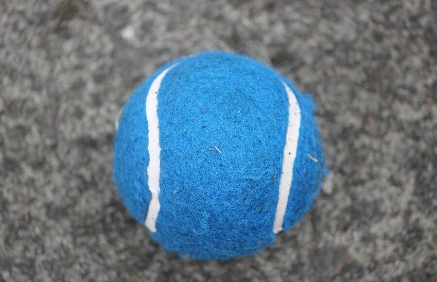 Использование теннисных мячей вне корта