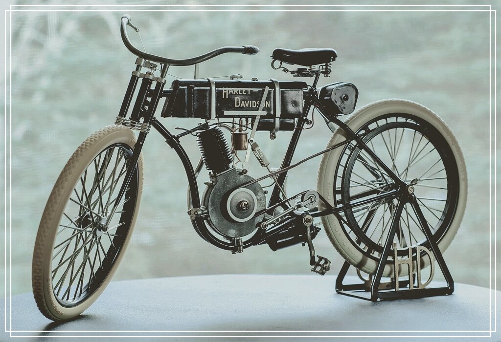 Первый мотоцикл был больше похож на велосепед