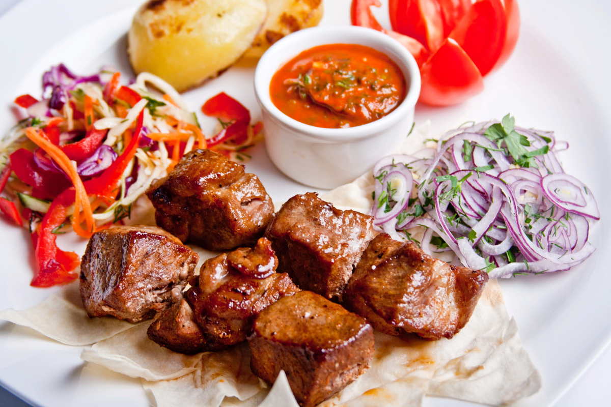 Армянский шашлык из свинины: мягкий и сочный на мангале и рецепт маринад по-армянски - the Вкусно