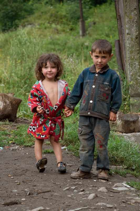 Фото детей цыган. Цыганские дети. Красивые цыганские дети. Цыганка с ребенком. Цыганские маленькие девочки.