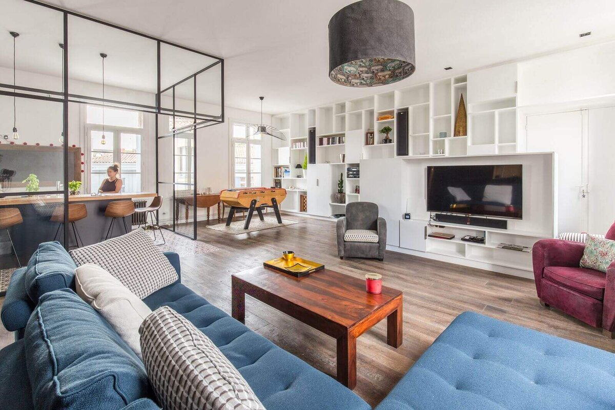 https://coolhouses.ru/files/images/06.2017/sovremennye-apartamenty-na-meste-staroy-kvartiry-v-monpele-franciya-4.jpg