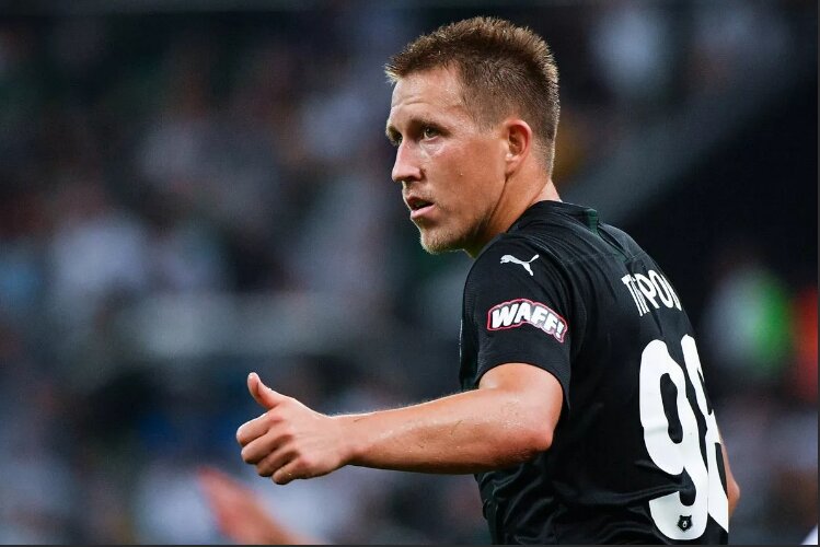 Сергей Петров в игре за "Краснодар". Друзья берите пример с Сергея - поставьте лайк под это публикацией)))