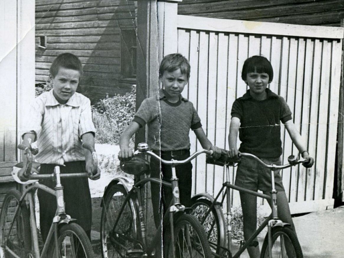 Модный  нынче среди молодежи  "тюнинг" автомобилей было свойственно и нам в 70х годах. Только мы тогда тюнинговали свои велосипеды.