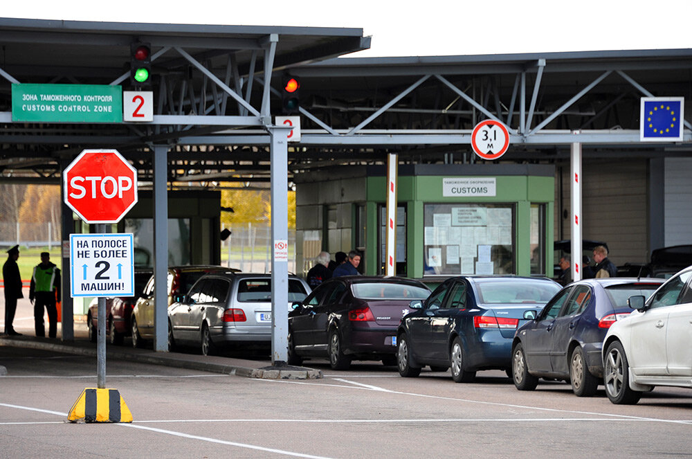 пропускной пункт. документы для пересечения границы рф. нова гута пропускной пункт. на границу пересечение какие машины. автомобили на границе.
