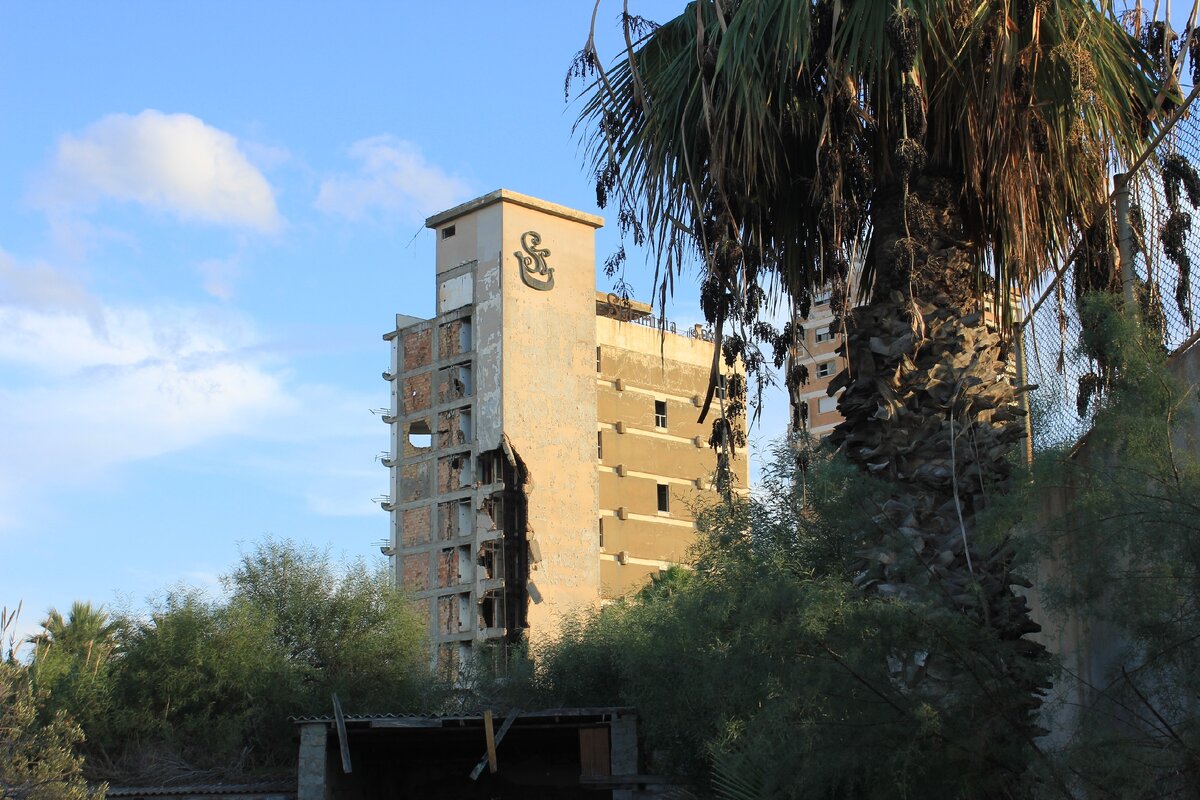 Ничего особого, просто обвалилась лифтовая шахта