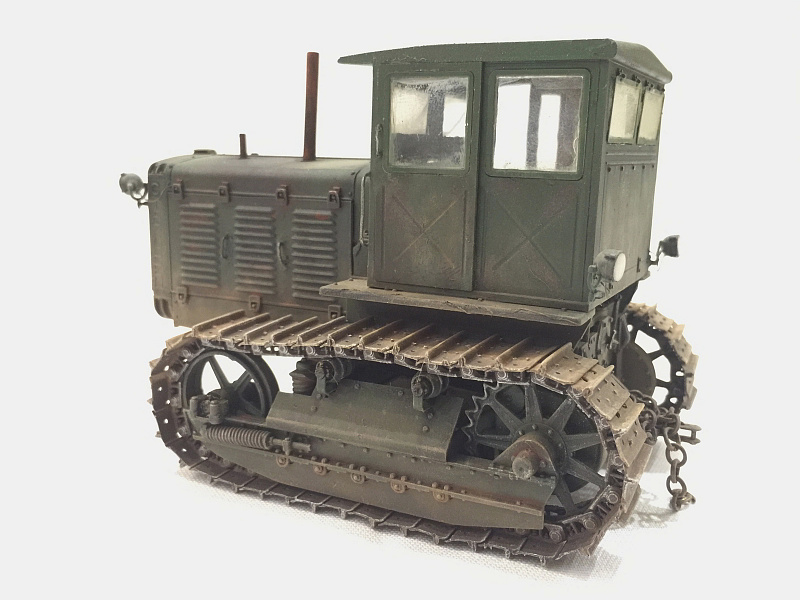 Такой трактор только весь ржавый и в ракушках