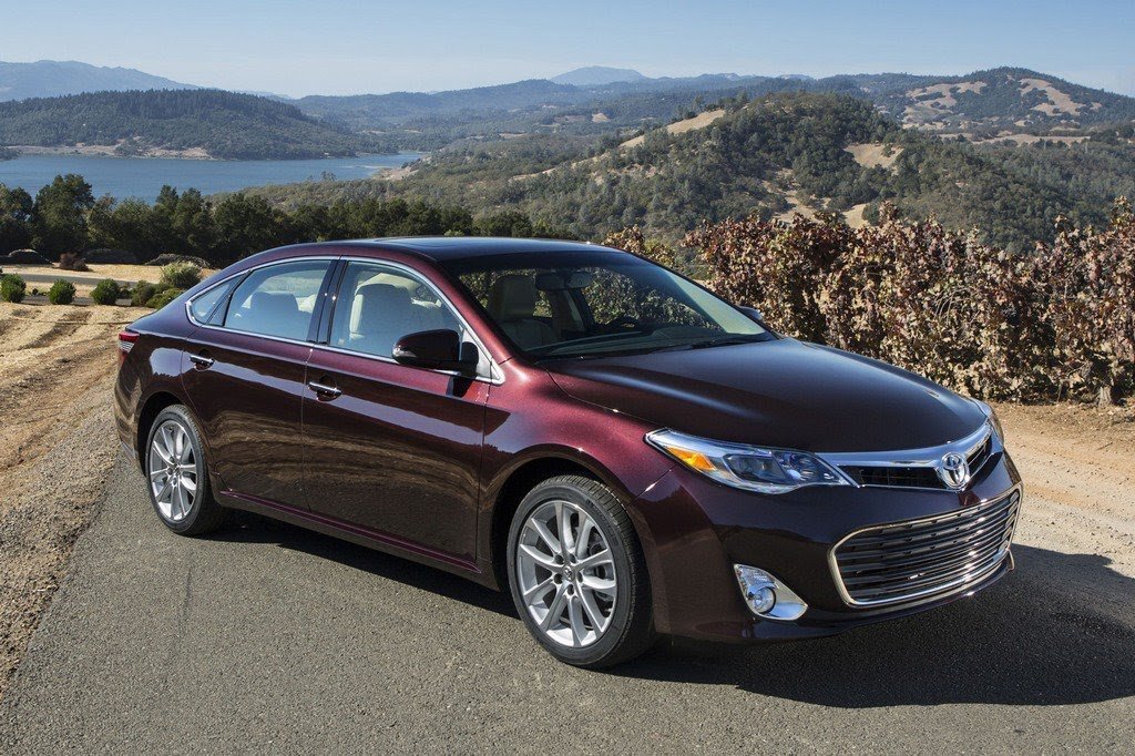 Стоимость в США: $31 340 – 41 400 (1 097 000 – 1 449 000 рублей).

Двигатели: V6 3.5 (268 л.с.) или гибрид 2.5 (200 л.с.).