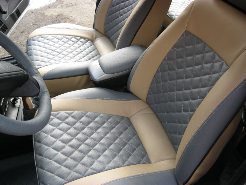 ВАЗ 2110 - полная перетяжка сидений, торпедо и потолка кожей, а дверных карт экокожей