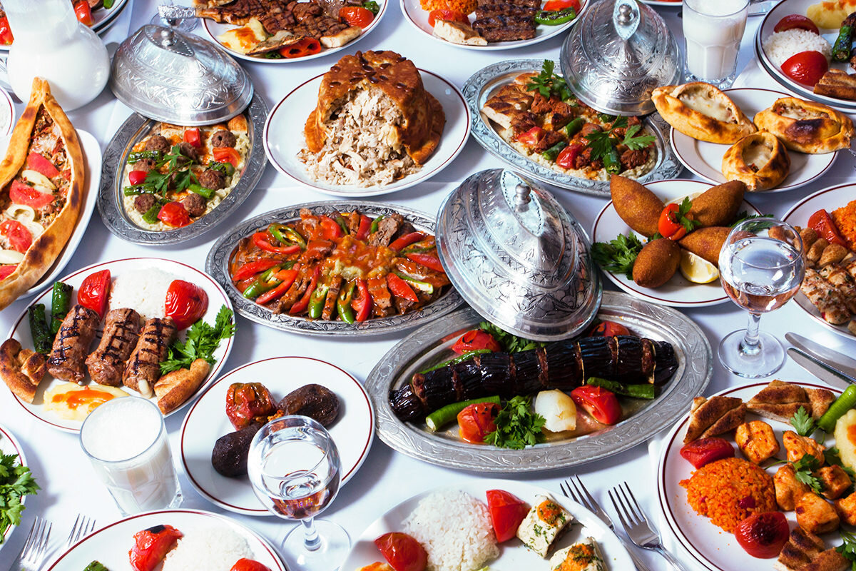 Десять блюд, без которых невозможно представить новогодний стол в России