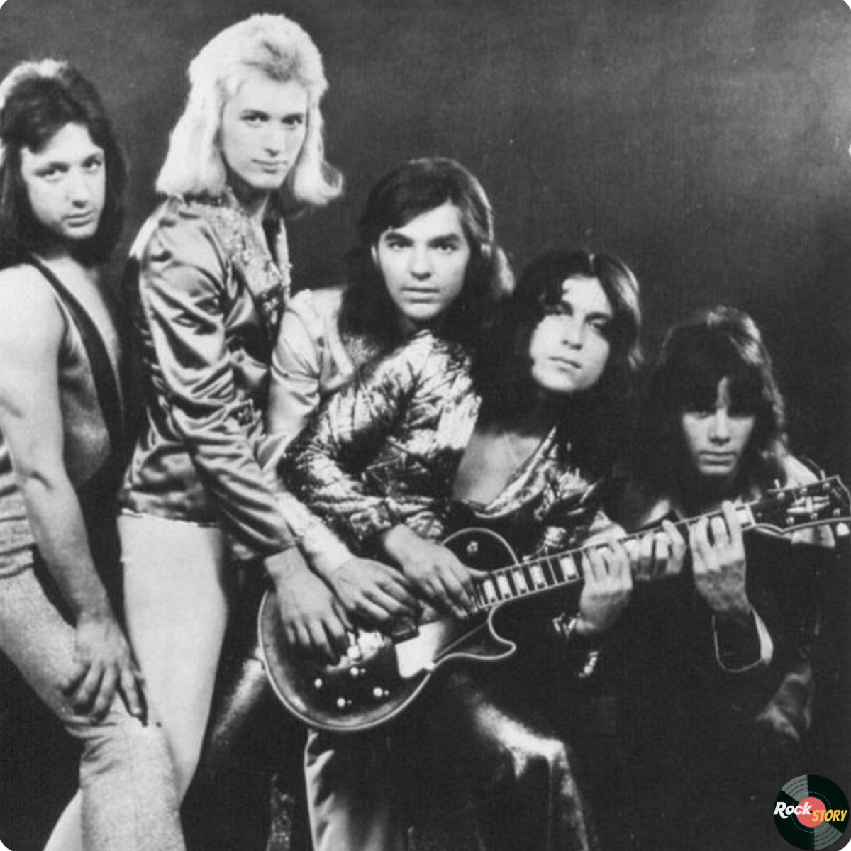 На фотографии: участники группы Catapult.