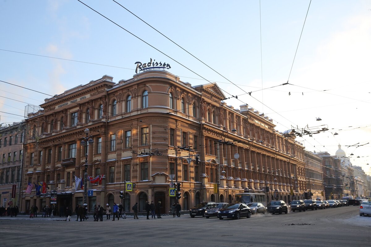 Нынче Radisson, до этого магазин "Сайгон", а еще раньше - легендарное кафе с тем же названием.