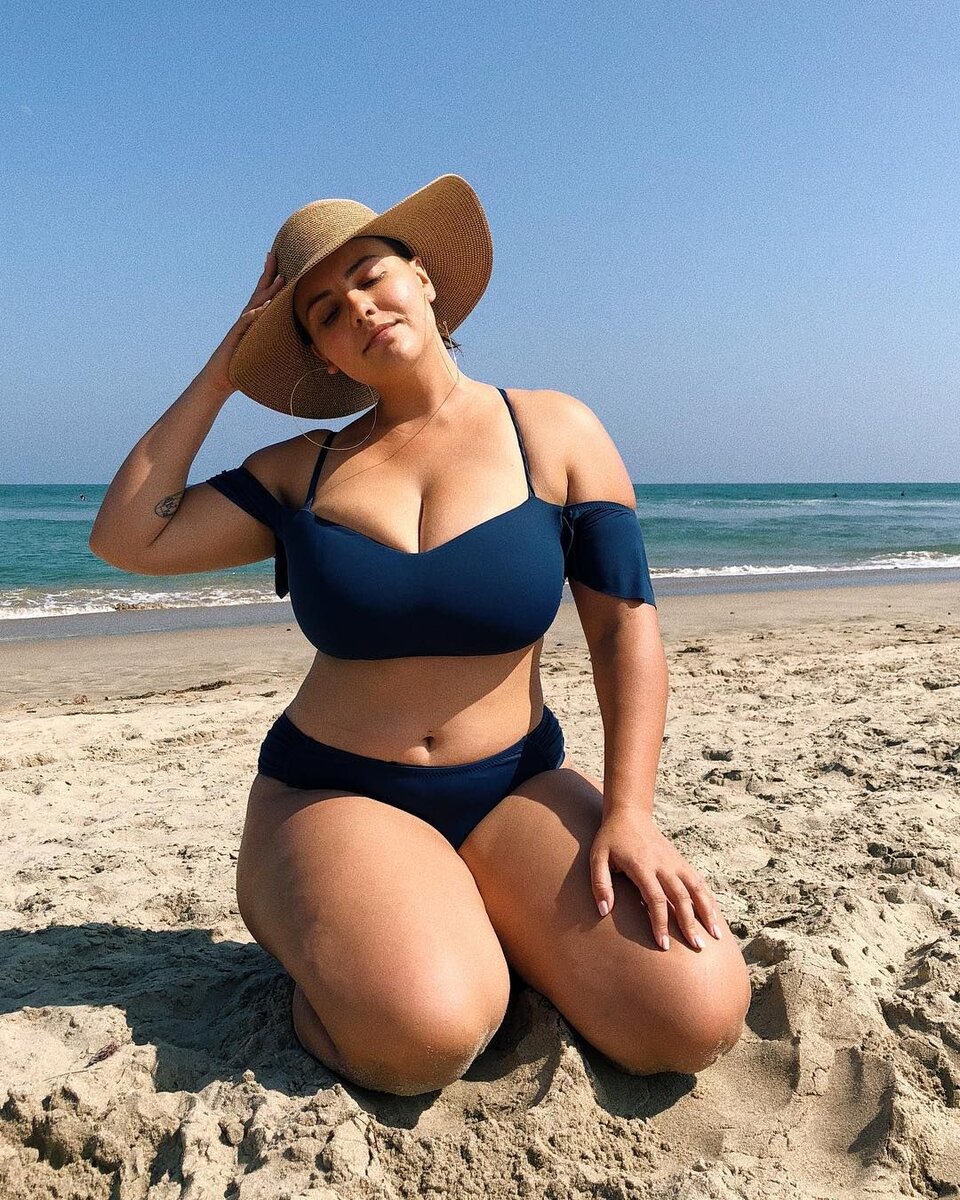Big woman. Анна Крылова плюс сайз. Анна Крылова Plus Size в купальнике. Анна Крылова плюс сайз бикини. Anna Krylova Plus Size бикини