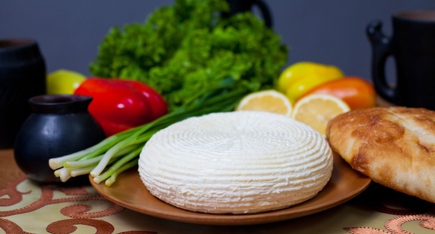 Замените творог творожным сыром в кето сырниках.