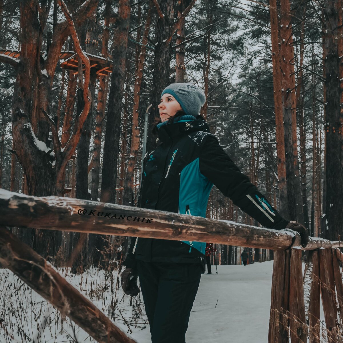 Как выполнить подрез без дырок в плечевых изделиях регланом спицами