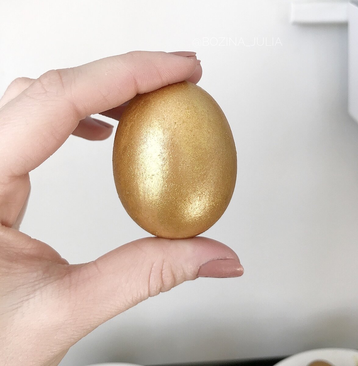 Золотые яйца 2. Золотое яйцо. Золотые пасхальные яйца. Яйцо золото. Золотистые яйца на Пасху.