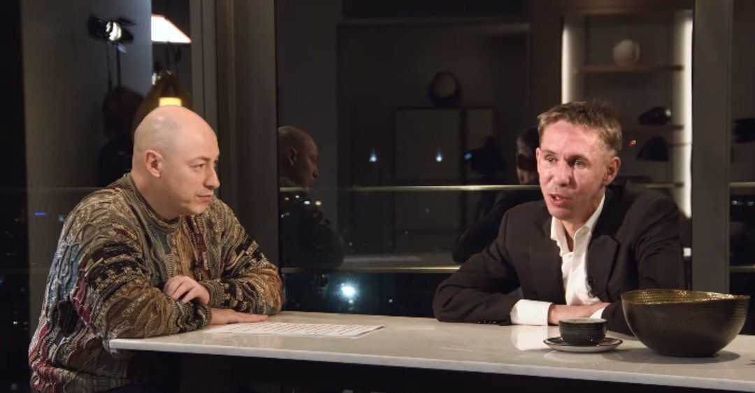 С дочкой. Источник фото yandex.ru