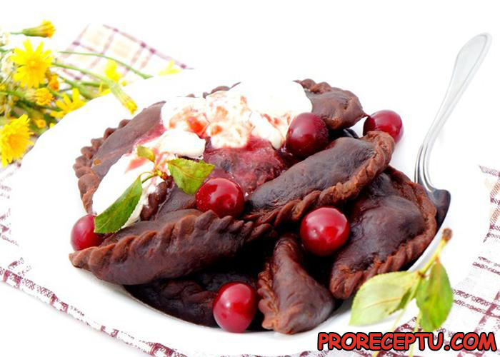 Готовые вареники.