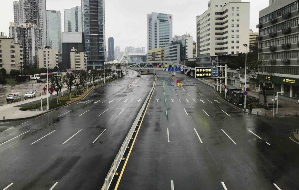 Пустые из-за карантина улицы Уханя 